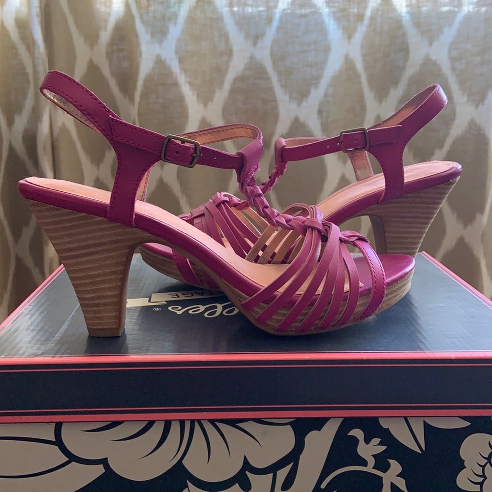 Seychelles size 8.5 leather stacked heel sandals